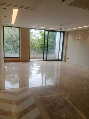 Room in 3 BHK Builder Floor at Defence Colony – for Sale