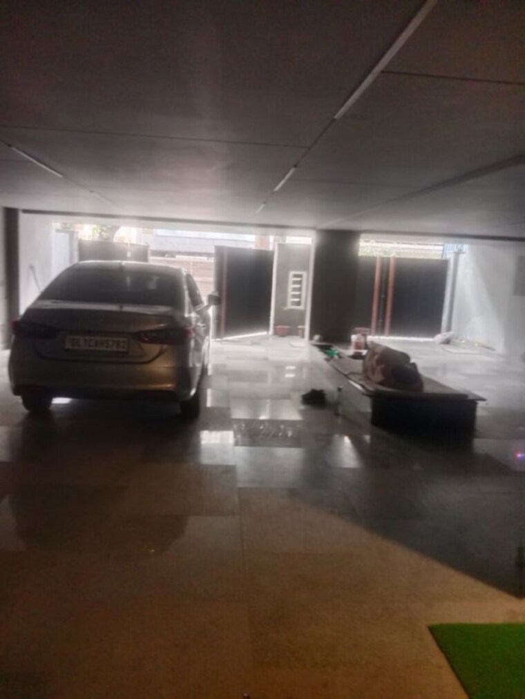  Parking, defence colony 3 Bedroom 1800 Sq.Ft. Builder Floor In Defence Colony Delhi 10121949