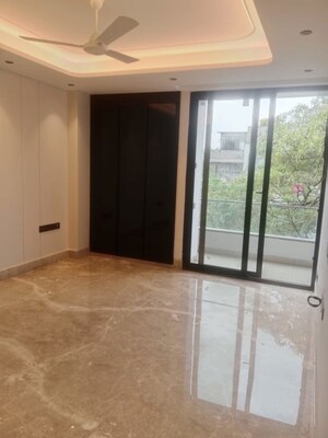 Room in 3 BHK Builder Floor at Defence Colony – for Sale