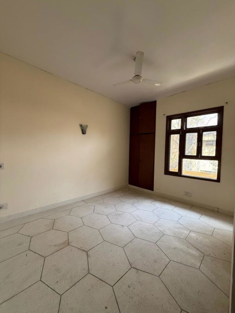 Room, kalkaji 3 Bedroom 200 Sq.Yd. Builder Floor In Kalkaji Delhi 10121957
