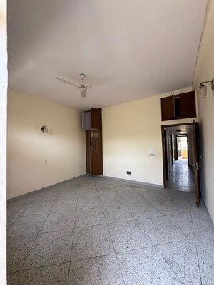 Room in 3 BHK Builder Floor at Kalkaji – for Rent