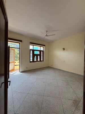 Room in 3 BHK Builder Floor at Kalkaji – for Rent