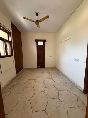 Room in 3 BHK Builder Floor at Kalkaji – for Rent