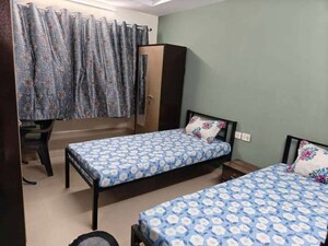  Pg For Rent in Kandivali East