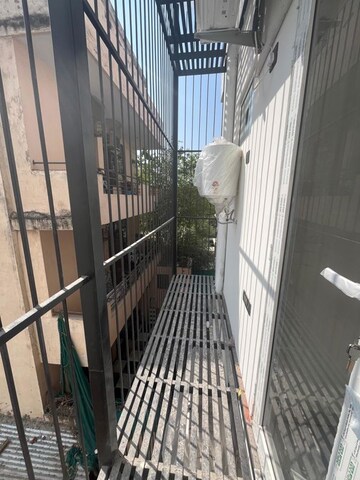 Balcony in 1 RK Builder Floor at Sector 40 – for Rent