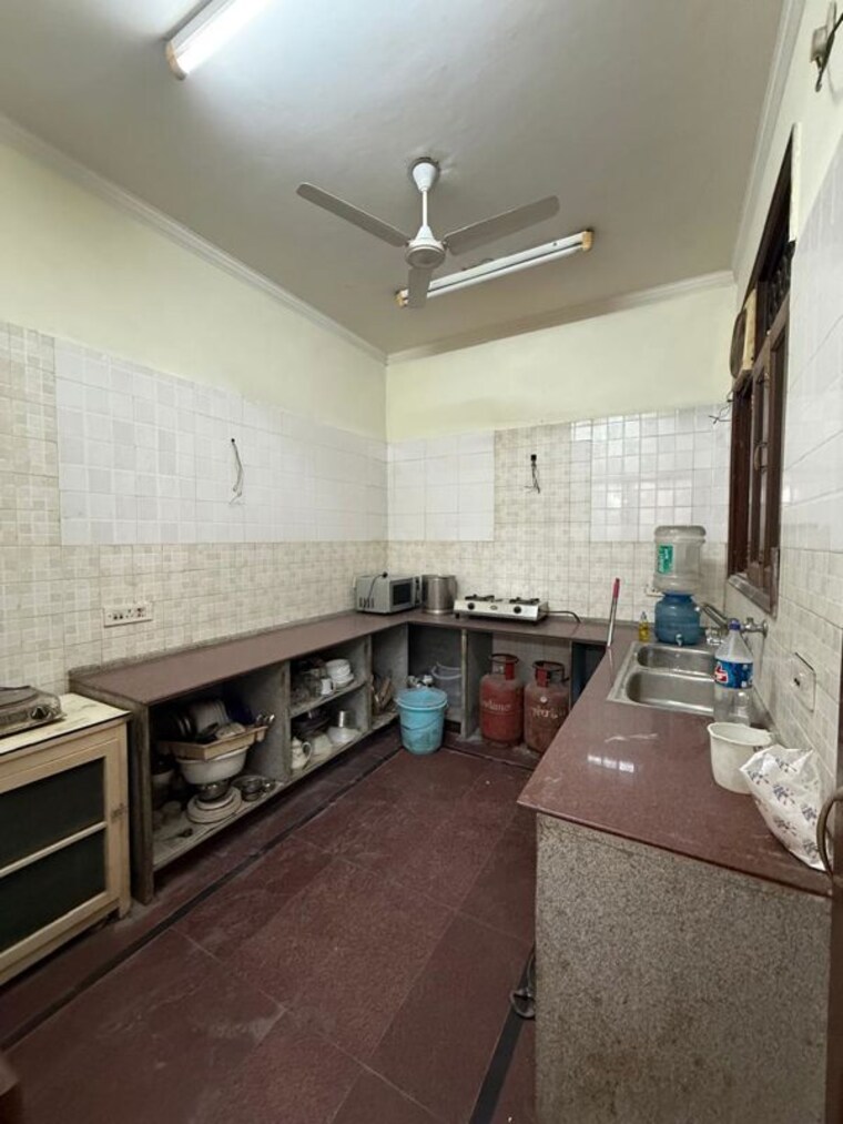 Kitchen, greater kailash ii 3 Bedroom 2000 Sq.Ft. Builder Floor In Greater Kailash ii Delhi 10121974