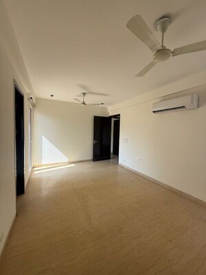 Room in 4 BHK Builder Floor at New Friends Colony – for Rent