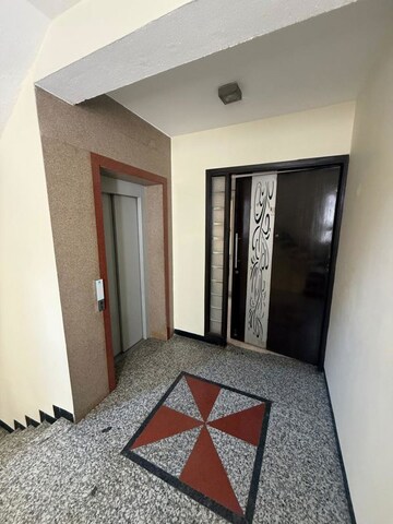 Lift in 4 BHK Builder Floor at New Friends Colony – for Rent