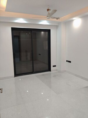 Room in 3 BHK Builder Floor at Sector 46 – for Rent