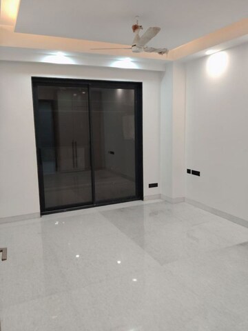 Room in 3 BHK Builder Floor at Sector 46 – for Rent