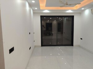 Room in 3 BHK Builder Floor at Sector 46 – for Rent