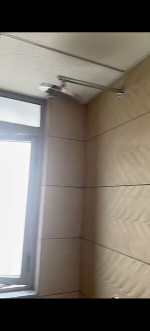 Room in 3 BHK Apartment at Kalpataru Immensa, Kolshet Road – for Rent