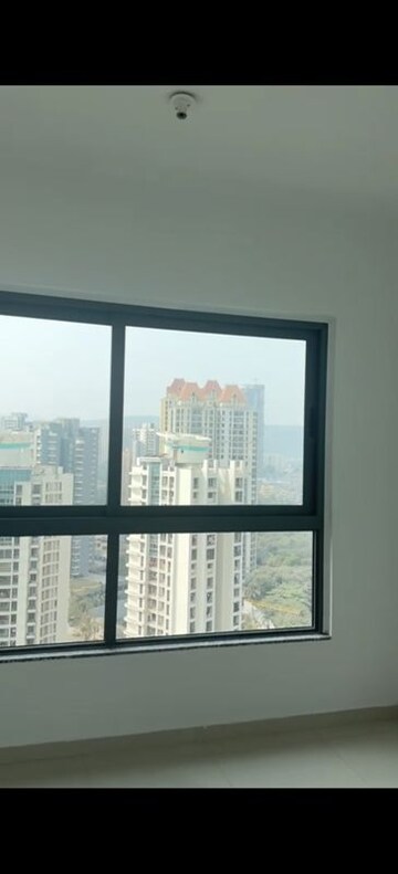 Room in 3 BHK Apartment at Kalpataru Immensa, Kolshet Road – for Rent