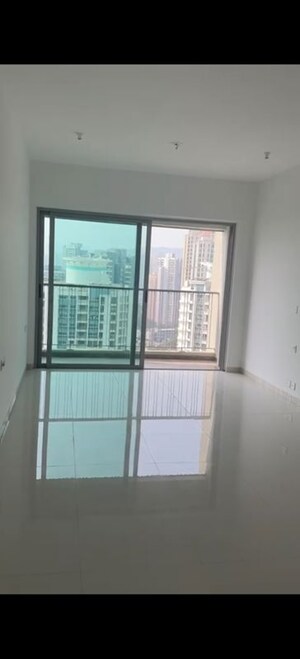 Room in 3 BHK Apartment at Kalpataru Immensa, Kolshet Road – for Rent