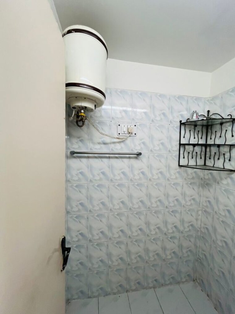 Bathroom, sector 52 3 Bedroom 1550 Sq.Ft. Apartment In Sector 52 Gurgaon 10121993