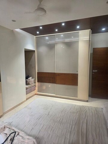 Room in 3 BHK Apartment at Andheri West – for Rent