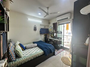 Bedroom in 2 BHK Apartment at Andheri West – for Rent