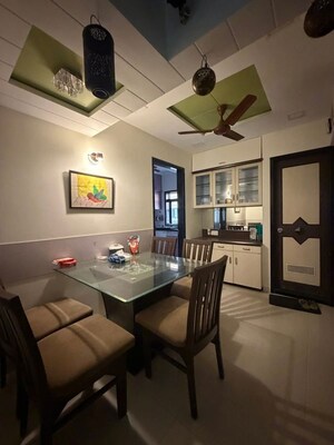 Master Bedroom in 2 BHK Apartment at Andheri West – for Rent