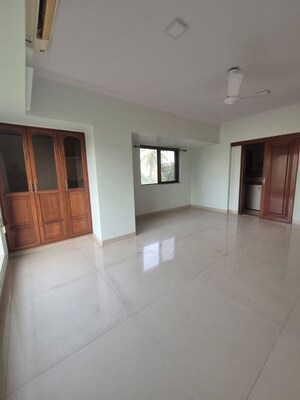 Room in 3 BHK Apartment at Shalimar CHS Bandra, Bandra West – for Rent