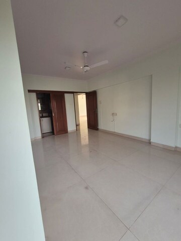 Room in 3 BHK Apartment at Shalimar CHS Bandra, Bandra West – for Rent