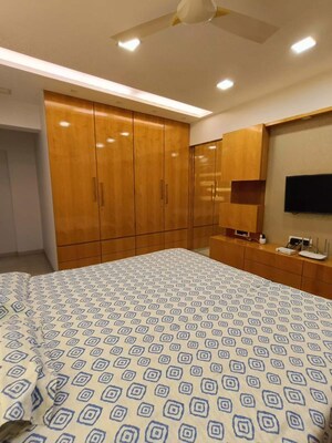 Bedroom in 3 BHK Apartment at Khar West – for Rent