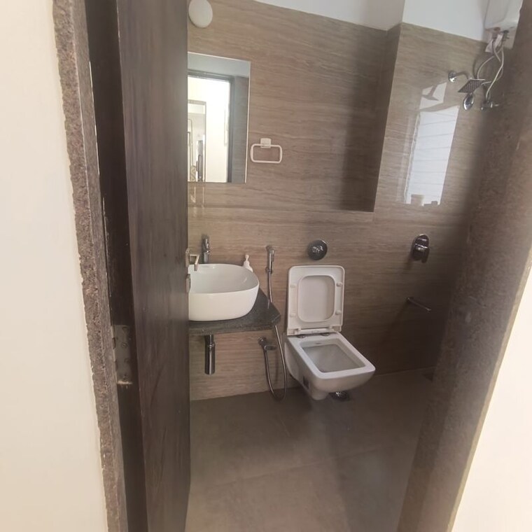 Bathroom, platinum-life 3 Bedroom 900 Sq.Ft. Apartment In Andheri West Mumbai 10122049