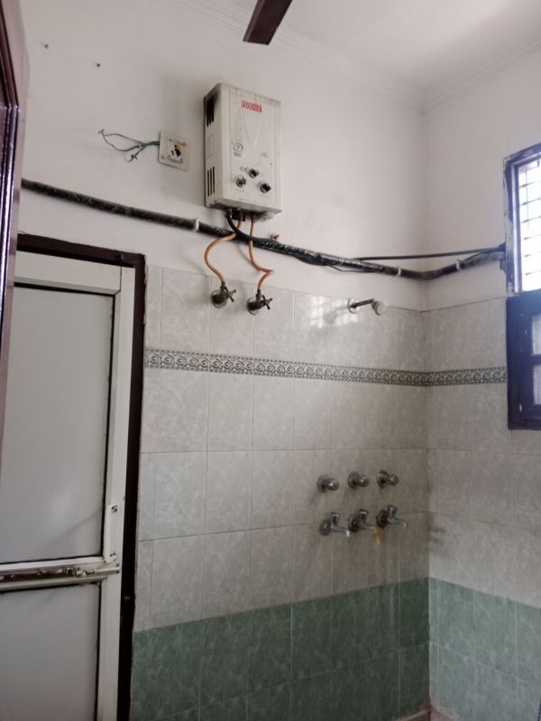 Bathroom, sector 17 3 Bedroom 1746 Sq.Ft. Builder Floor In Sector 17 Panipat 10122054