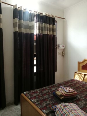 Bedroom in 3 BHK Builder Floor at Sector 17 – for Rent