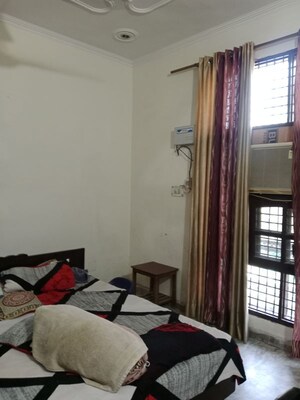 Room in 3 BHK Builder Floor at Sector 17 – for Rent