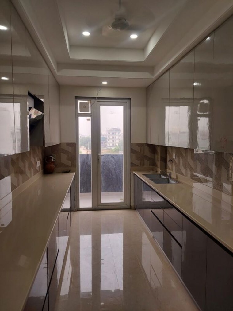 Kitchen, sector 52 3 Bedroom 2400 Sq.Ft. Builder Floor In Sector 52 Gurgaon 10122058