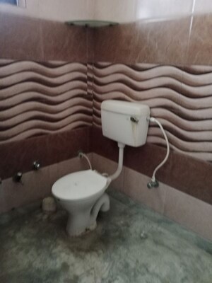 Bathroom in 2.5 BHK Builder Floor at Sector 17 – for Rent