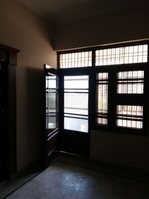 Room in 2.5 BHK Builder Floor at Sector 17 – for Rent