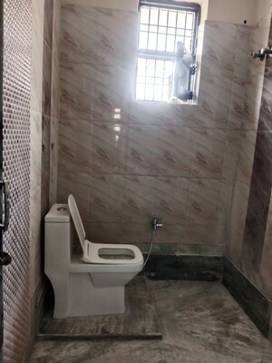 Bathroom in 2.5 BHK Builder Floor at Sector 17 – for Rent