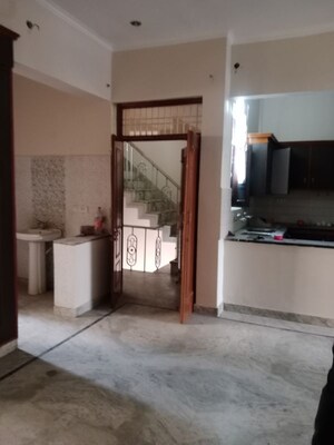 Room in 2.5 BHK Builder Floor at Sector 17 – for Rent