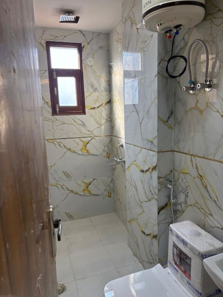 Bathroom, rajpur khurd extension 1 Bedroom 450 Sq.Ft. Builder Floor In Rajpur Khurd Extension Delhi 10122088