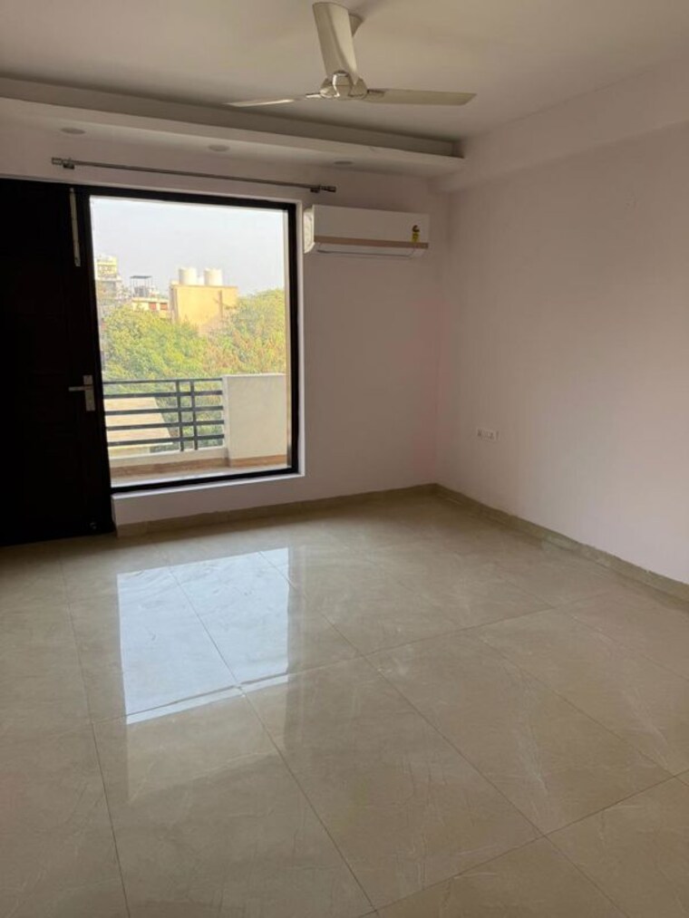 Room, palam vihar 4 Bedroom 520 Sq.Yd. Builder Floor In Palam Vihar Gurgaon 10122118