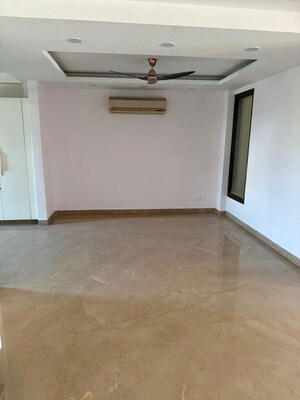 Room in 4 BHK Builder Floor at Palam Vihar – for Rent