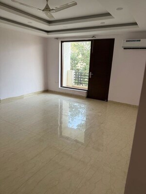 Room in 4 BHK Builder Floor at Palam Vihar – for Rent