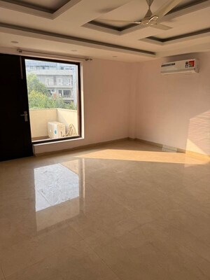 Room in 4 BHK Builder Floor at Palam Vihar – for Rent