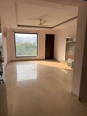 Room in 4 BHK Builder Floor at Palam Vihar – for Rent
