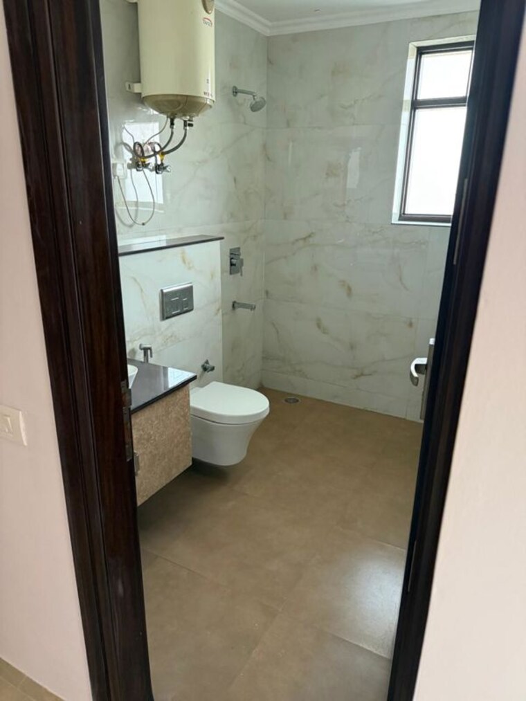 Bathroom, palam vihar 4 Bedroom 520 Sq.Yd. Builder Floor In Palam Vihar Gurgaon 10122118