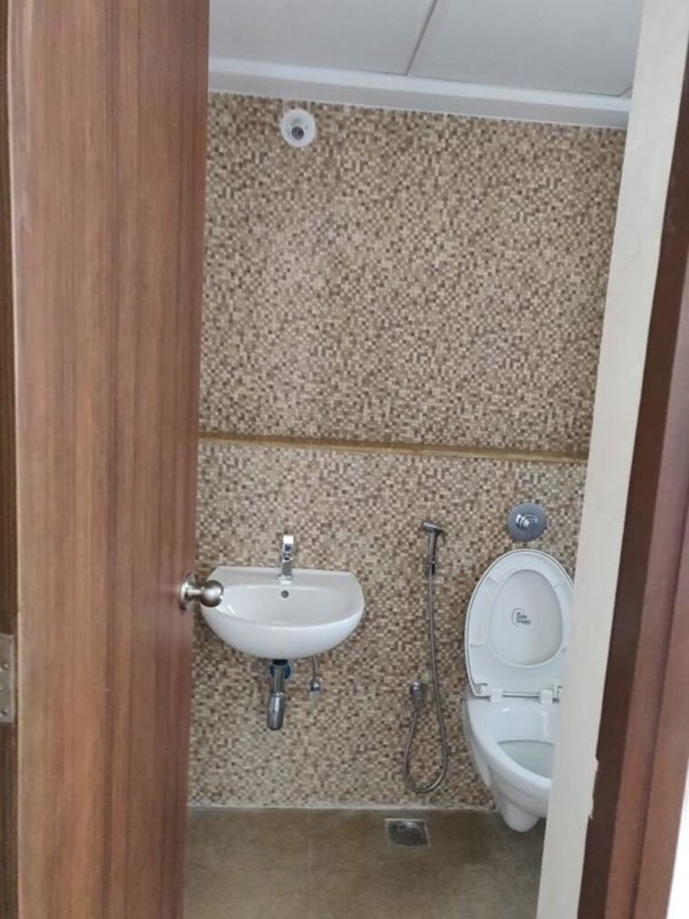 Bathroom, dombivli east 1 Bedroom 650 Sq.Ft. Apartment In Dombivli East Thane 10122130