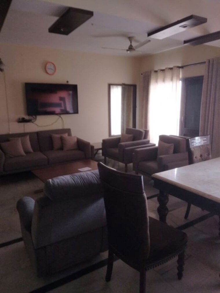 Living Room, ip extension 3 Bedroom 1500 Sq.Ft. Apartment In Ip Extension Delhi 10122152