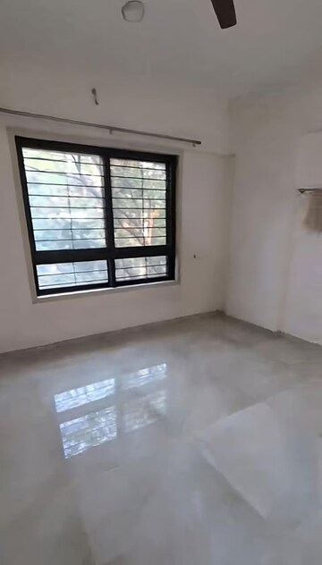 Room in 3 BHK Apartment at Mulund West – for Sale