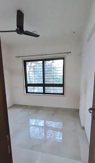 Room in 3 BHK Apartment at Mulund West – for Sale