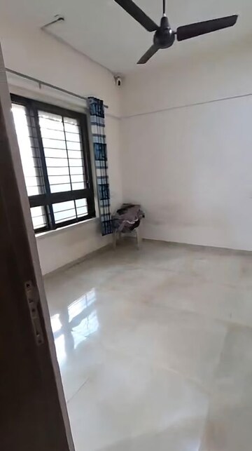 Room in 3 BHK Apartment at Mulund West – for Sale
