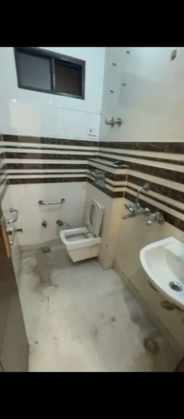 Bathroom, dwarka mor 3 Bedroom 100 Sq.Yd. Builder Floor In Dwarka Mor Delhi 10122220