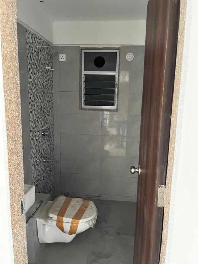 Bathroom, goregaon west 1 Bedroom 480 Sq.Ft. Apartment In Goregaon West Mumbai 10122239