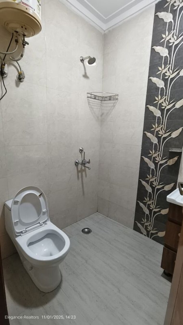 Bathroom, chattarpur 2 Bedroom 1100 Sq.Ft. Builder Floor In Chattarpur Delhi 10122259