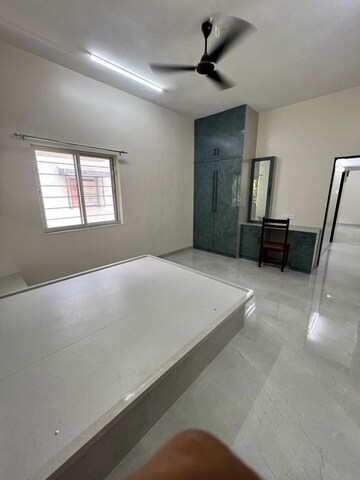 Room in 2 BHK Apartment at Bund Garden Road – for Rent